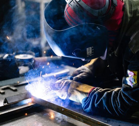 Proses pengelasan pagar custom